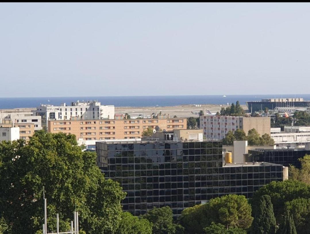 Grand 5 Chambres, 5 Television , 95 M2, Vue Mer, Tramway Sur Place, Gare Train 2 Min, Aeroport 5 Min , Large 5 Bedrooms, 5 Televisions, 95 M2, Sea View, Tram On Site, Train Station 2 Mins, Airport 5 Mins * Nizza