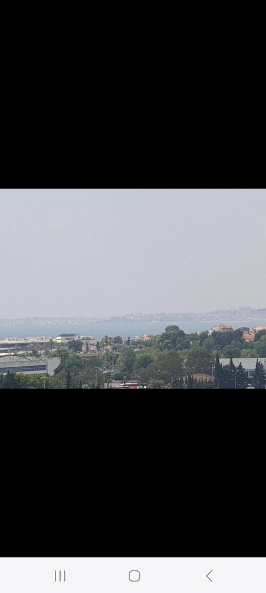 Grand 5 Chambres, 5 Television , 95 M2, Vue Mer, Tramway Sur Place, Gare Train 2 Min, Aeroport 5 Min , Large 5 Bedrooms, 5 Televisions, 95 M2, Sea View, Tram On Site, Train Station 2 Mins, Airport 5 Mins Appartamento