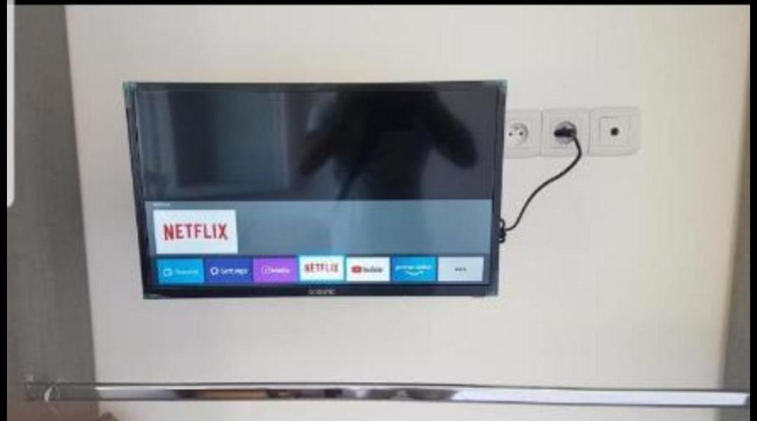 Grand 5 Chambres, 5 Television , 95 M2, Vue Mer, Tramway Sur Place, Gare Train 2 Min, Aeroport 5 Min , Large 5 Bedrooms, 5 Televisions, 95 M2, Sea View, Tram On Site, Train Station 2 Mins, Airport 5 Mins Appartamento *