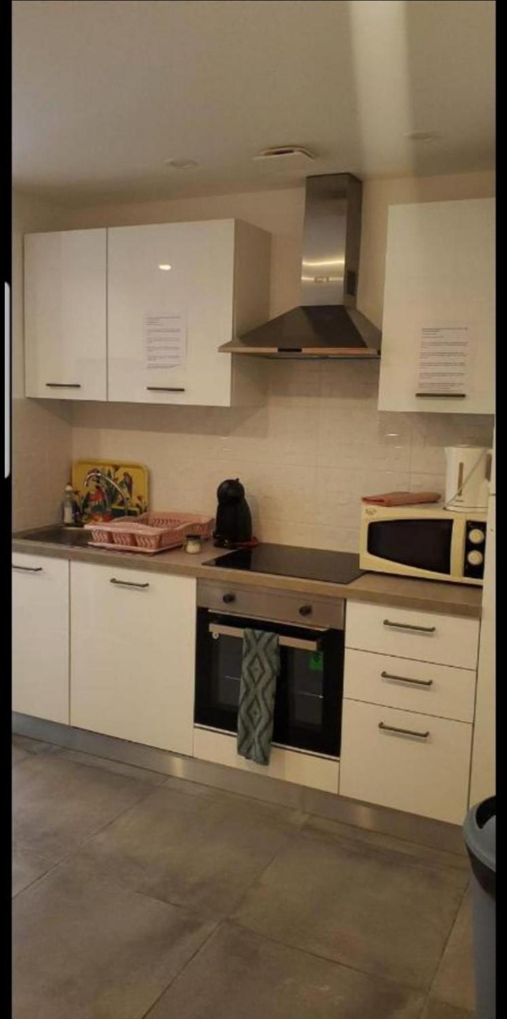 Grand 5 Chambres, 5 Television , 95 M2, Vue Mer, Tramway Sur Place, Gare Train 2 Min, Aeroport 5 Min , Large 5 Bedrooms, 5 Televisions, 95 M2, Sea View, Tram On Site, Train Station 2 Mins, Airport 5 Mins * Nizza